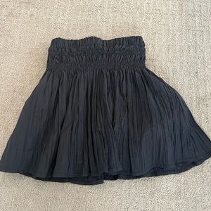 adorable black ruched skirt!